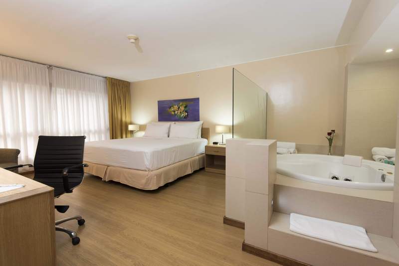 HOLIDAY SUITE