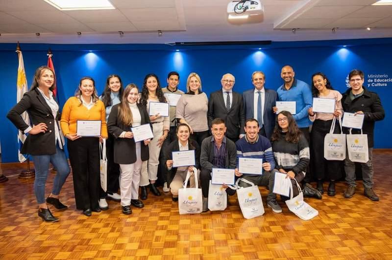 diplomas