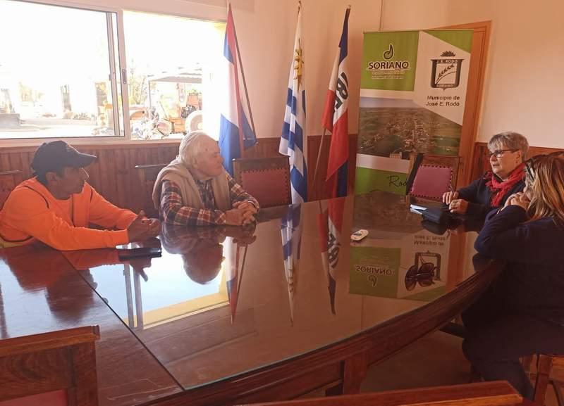 Directora junto a alcalde y cordinador de J E Rodo.jpg