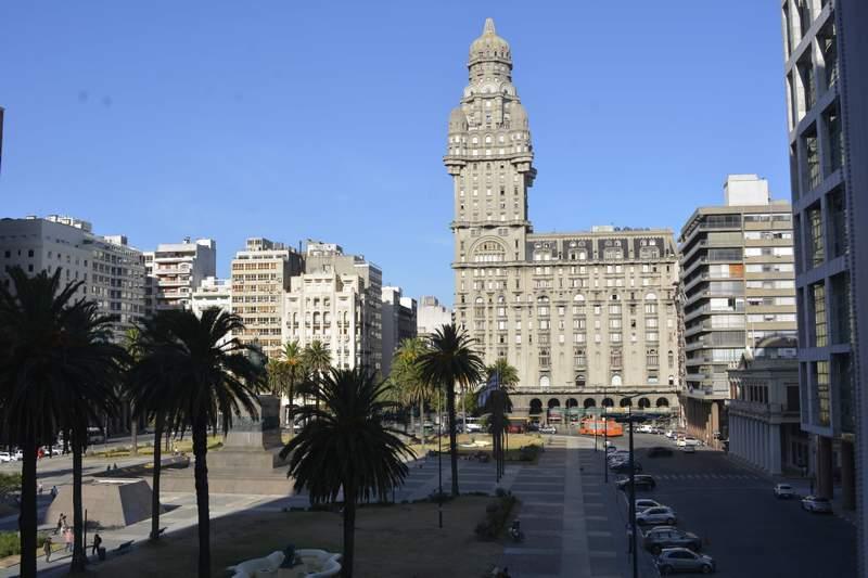 MONTEVIDEO PALACIO SALVO ENTERO