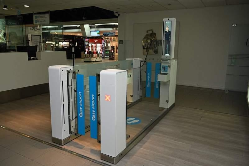 Pasarelas biométricas Aeropuerto Punta del Este 2