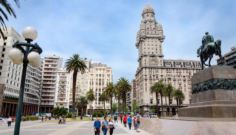 Plaza Independencia 4