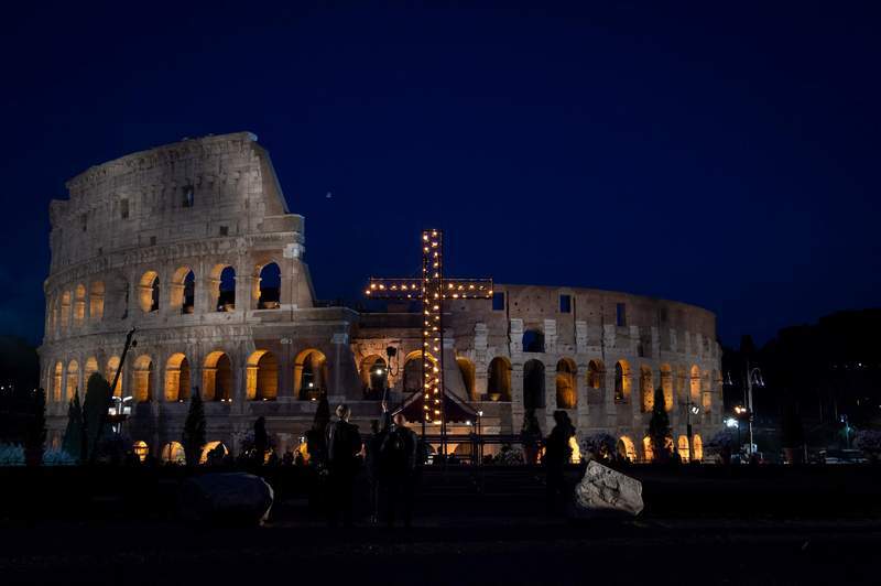 Vía Crucis Coliseo