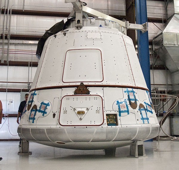 174_Space_X_Dragon_Capsule