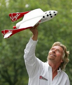 174_Virgin_Galactic_Branson_conSpaceShippI