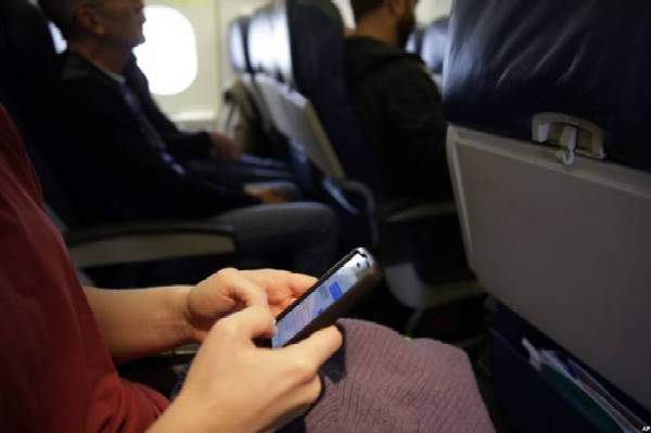telefono_en_vuelo