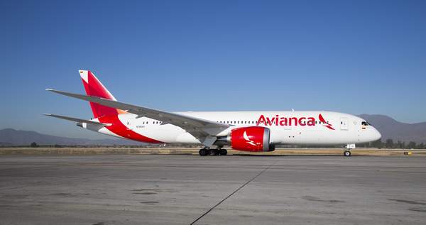 Avianca_B787_en_Santiago
