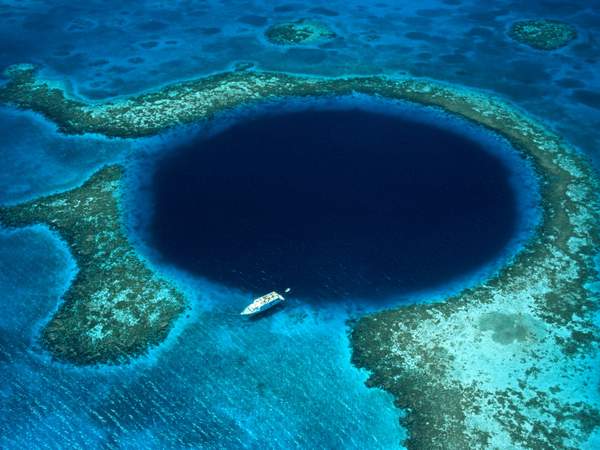 Great-Blue-Hole-GettyImages-451852-001