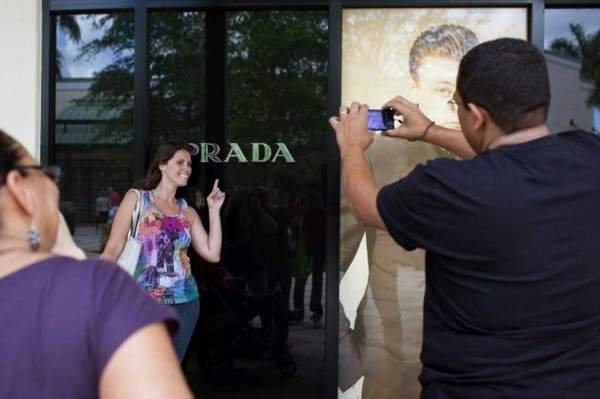 brazilians_shopping_02