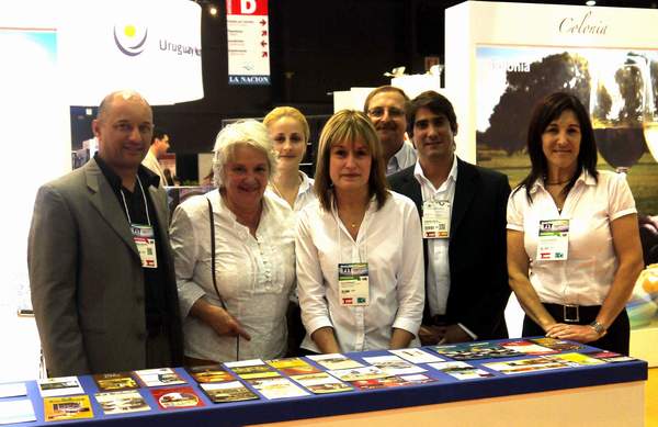 colonia_stand_autoridades_operadores
