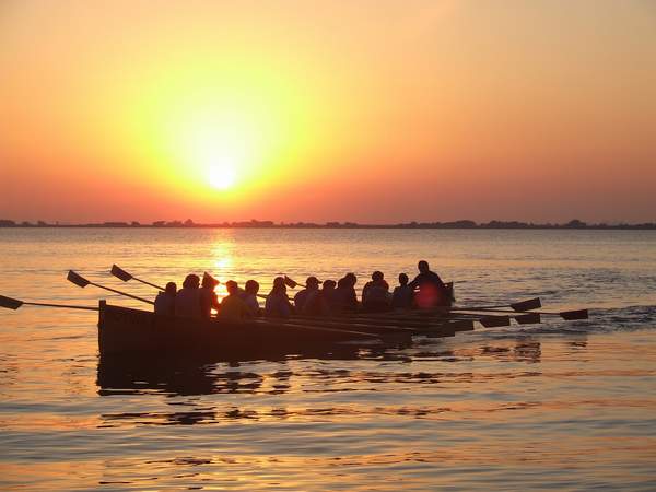 rio_negro_remando_en_equipo