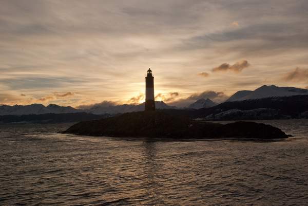 ushuaia_faro_atardecer